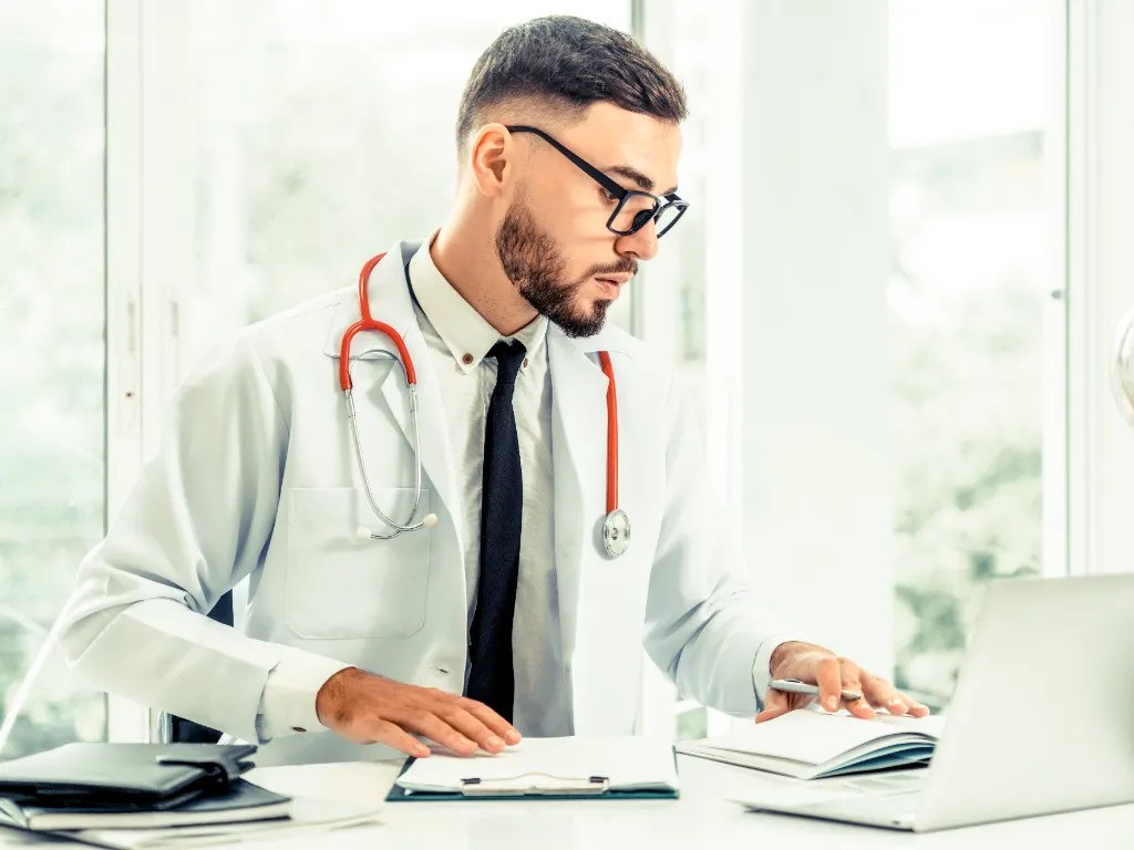 سامانه هوشمند افزاینده سرعت کار اداری پزشکان 